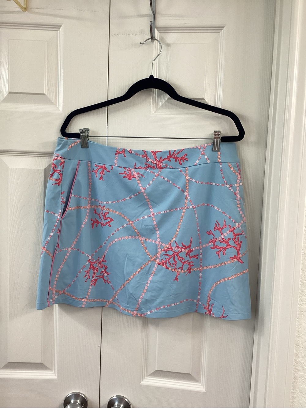 J. McLaughlin Light Blue Coral Print Skort